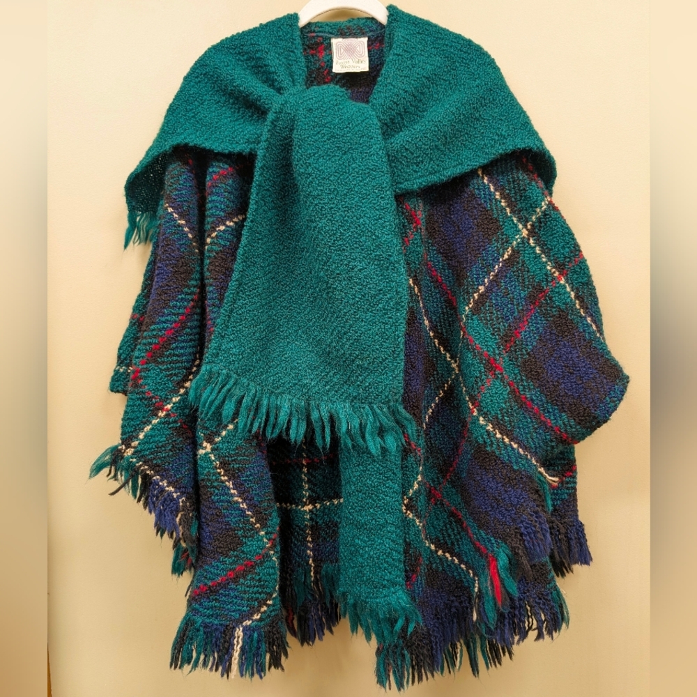 Boyne Valley Weavers Wool Blend Handmade Ireland Plaid Poncho Attached Scarf OS